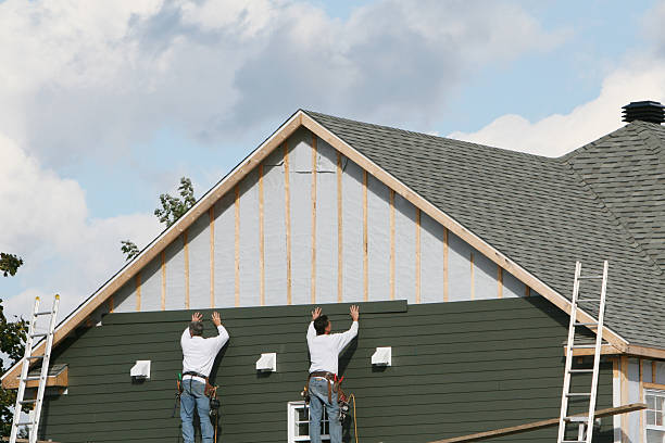 Professional Siding Replacement technician working in Steubenville, OH